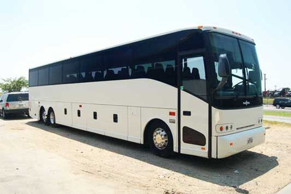 50 people charter bus rental milwaukee