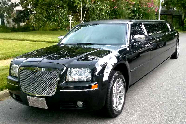 Chrysler 300 limo rental milwaukee