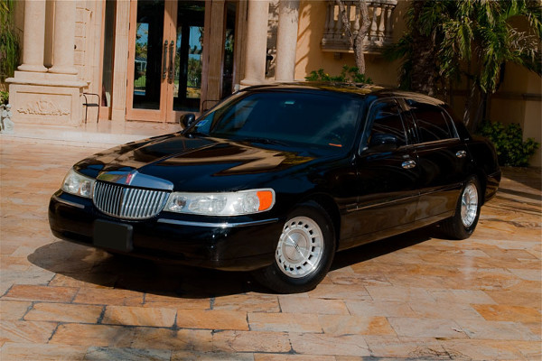 lincoln black lincoln sedan milwaukee